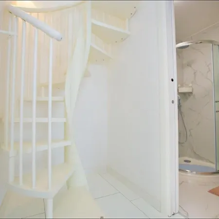 Selma Apartment *